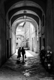 Tuscan-shoppers