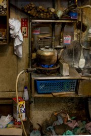z1Kettle-in-knife-shop